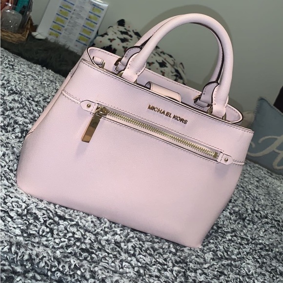 Beautiful Micheal Kors pink purse with matching wallet - Picture 2 of 6